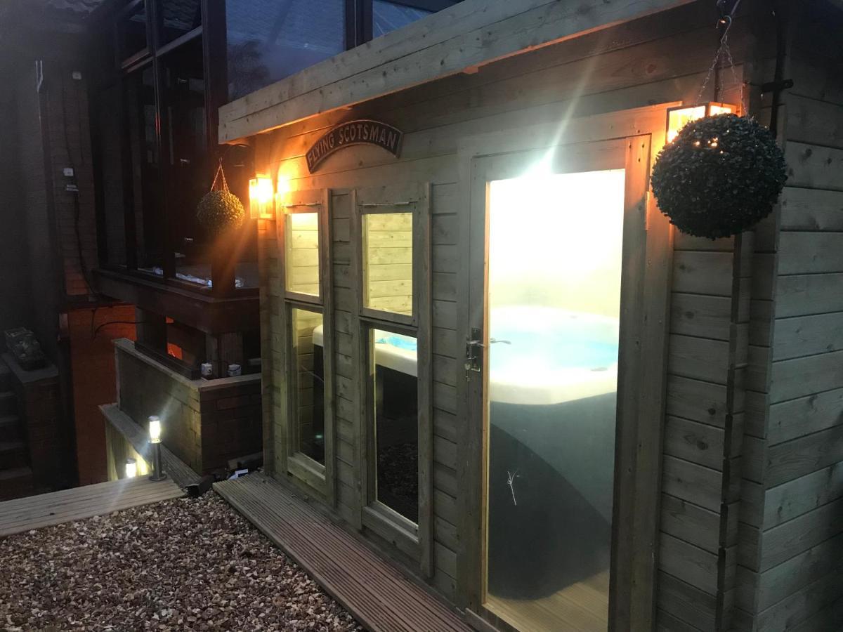 Hot Tub Hide Away Near Alton Towers Staffordshire Hotel Cheddleton Exterior foto