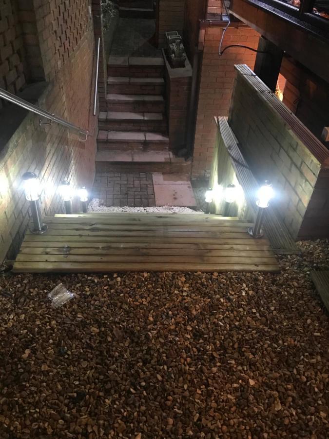 Hot Tub Hide Away Near Alton Towers Staffordshire Hotel Cheddleton Exterior foto